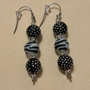 Handmade 🖤Black and White Beaded Rondelle Earrings